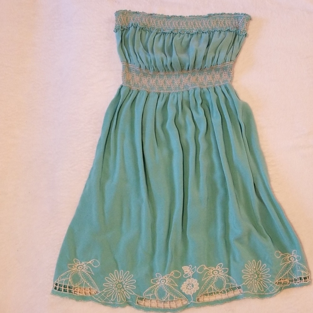 Stapless turquoise dress with detailed hem